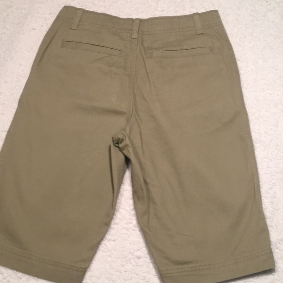 Tan colored khaki shorts - Picture 2 of 2
